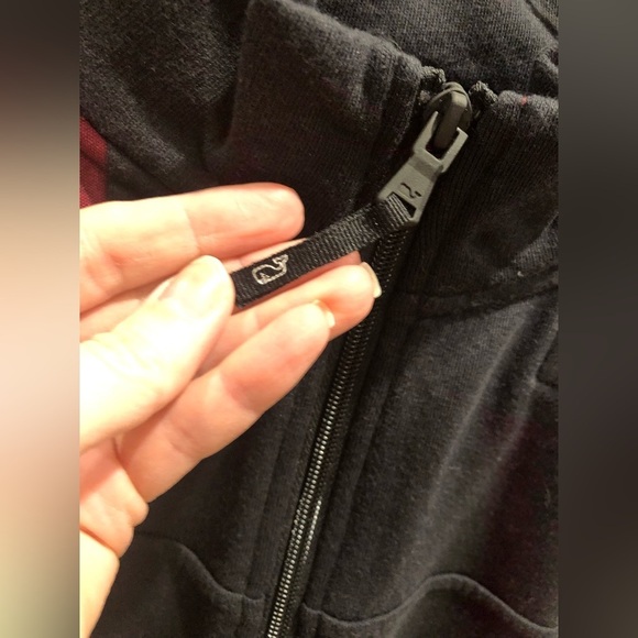 Vineyard Vines 1/4 zip fleece jacket black & maroon shoulders Sz L - Picture 4 of 9